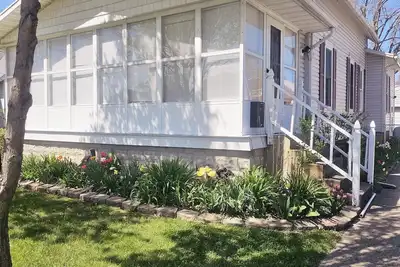 Image de Family sized home 3 Minutes to the Jet Express and 30 minutes from Cedar Point!