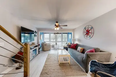 Image de Riverfront condo with great river view, pool & tennis - close to beach & town