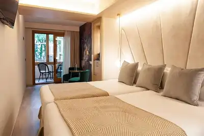 Image de Explore Historic Sites of Palam! Modern Suite with City View, Prime Location!