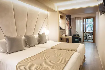 Visit Historic Sites of Palma! Picturesque Views and Pet-friendly Accommodation!