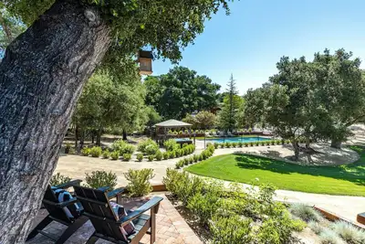 Image de Amazing! Wild Oaks Retreat. Pool, Spa, Game Room, Ev Charger, Wine Country.