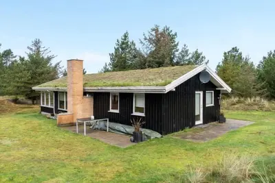 \"Gloria\" - 2. 5km from the sea by Interhome