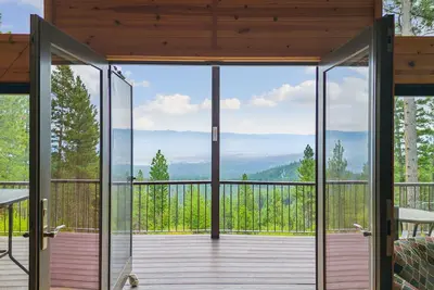 Image de Cabin perched high in the Bitterroots with Incredible views