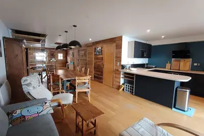 Image de Chalet luxe refait à neuf, 50m des pistes, garage, terrasse, 125m², 8 pers, animaux acceptés