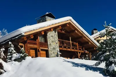 Image de Chalet traditionnel 5 chambres, 10 pers, parking, terrasse, proche La Balme