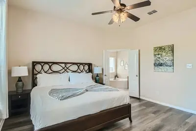 Image de 4br Family Retreat w/Backyard and Games!