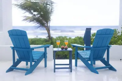 Image de Right On the Beach! ! ! 2 bedroom condo! The Seaside Princesse
