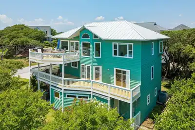 Image de Sea Wolfe Oceanview Home with Elevator in Town's Center!