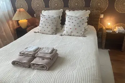Image de Chambre d’hôtes dans appartement élégant centre ville dans un square