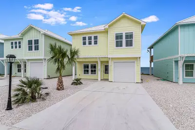 Image de Waterfront, Community Pool, Personal Hottub, Walk to Bars, Restaurants and Pier