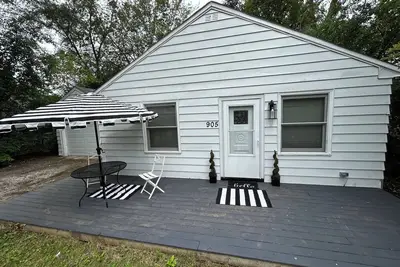 Image de Single Family Home in Lake Bluff, Lake Forest& Great Lakes Area! Fenced Yard!