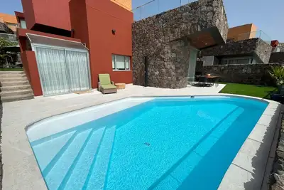 Image de Long Term Rental. Villa w\/heated private pool, quiet location within golf course