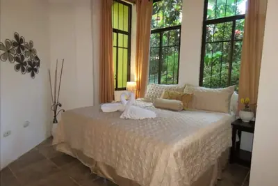 Image de 1200sq/ft 1 King 1 Queen, A/C, Wi-Fi, Pool, Bbq, Gated