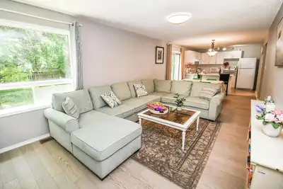 Image de Spacious 5-Bedroom Vacation Home Near Lake Simcoe – Perfect for Family Gathering