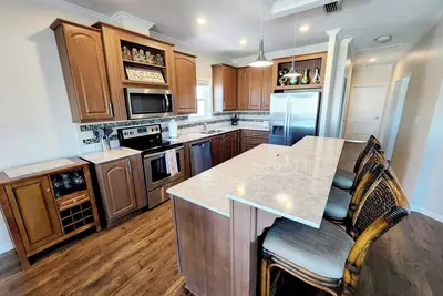 Image de Once Upon A Tide- 3/2 Sfh with private pool, dockage and quick Gulf access! !