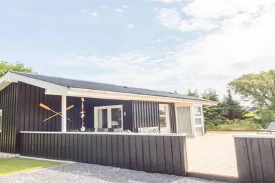 \"Marli\" - 700m from the sea by Interhome