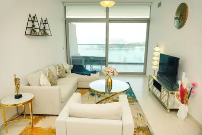 Image de 1 Bedroom Stylish Beachfront  Apt. in Palm Jumeirah