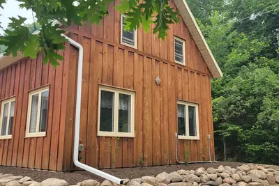 Image de Quiet spacious 2 story lodge for private party