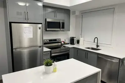 Image de Minutes To The Falls: Stylish Townhome Gem!
