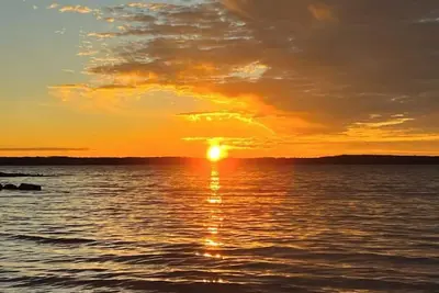 Image de Stunning 100 Feet Of Private Beach On Grand Traverse Bay With Hot Tub