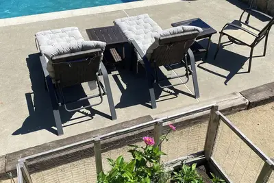 Image de Cozy house with great back yard, pool, hot tub, and game room!