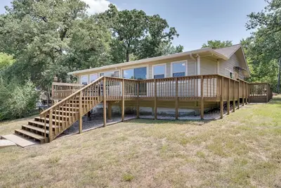Image de Lakefront College Station Home Near Texas A & M!