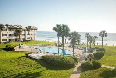 Image de The Lazy Pelican Beach Retreat 1\/1 Ocean Front Condo in New Smyrna Beach