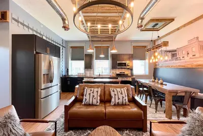Image de Stay Historical - Boiler Maker Office Turns Vacation Destination