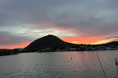 Image de Waterfront! Fish From Dock Or Kayak To The Ocean. Minutes To Beach! Luxury Home