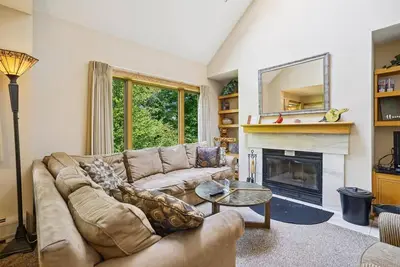 Image de Enjoy this spectacular 2 bedroom With Sports Center J5