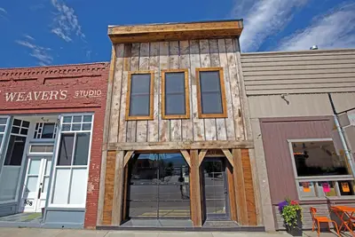 Image de The Bokonon is a unique space in Twin Bridges. Art gallery style.