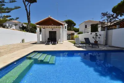 Image de Villa avec piscine privée à Chiclana de la Frontera, Andalousie, Espagne pour 8 personnes