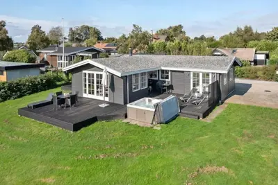 \"Orsa\" - 80m from the sea by Interhome
