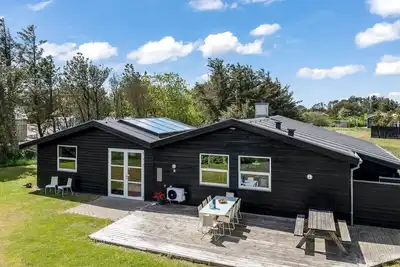 Image de \"Hermine\" - 600m from the sea by Interhome