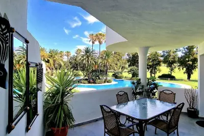 Image de Stunning Golf Apartment Overlooking the Island Pool and on the Golf Course