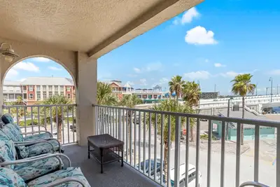 Image de 3 Bedroom 2 Bath Beach View #205 Beach Place Condos