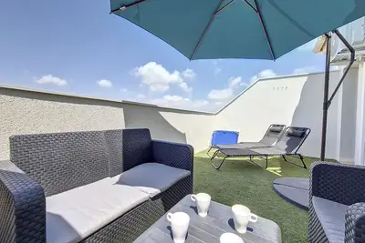 Image de Appartement, emplacement central, à 200m de la plage