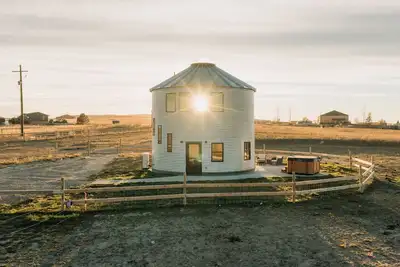 Image de Sunrise Silo - Luxury stay near Bozeman, Montana.
