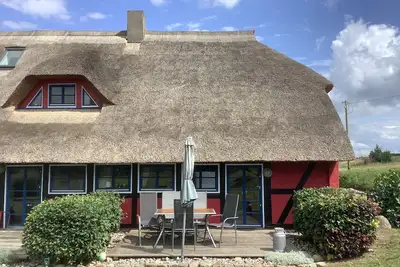 Image de Cozy vacation apartment with thatched roof on the Achterwasser