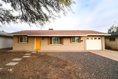 Beautiful home with backyard oasis! Great Location for Spring Training trips!