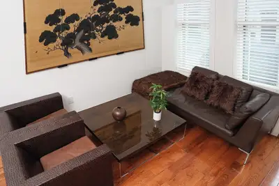 Image de Peaceful Modern Townhouse with Skyline View 1 mile from Center City