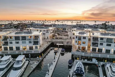 Image de Poetry Residence at Peninsula Village