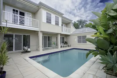 Image de Waterfront Family Home on lake - Private swimming pool, kayaks & paddleboards