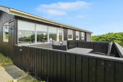 Image de \"Kris\" - 200m from the sea by Interhome