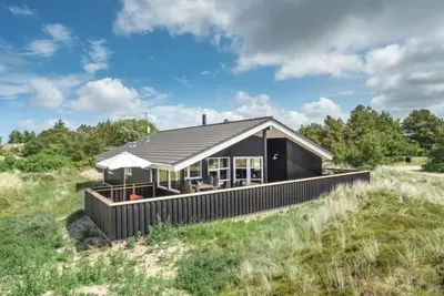 \"Ivar\" - 900m from the sea by Interhome