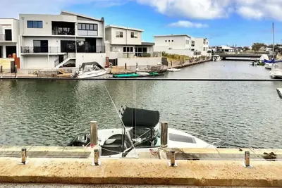 Image de A Serene Getaway on the East Port Bouvard Canals in Wannanup, Mandurah, Wa