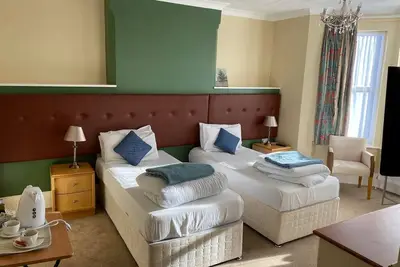 Image de Station Road - Contemporary 1bedroom Flat with 3 single beds & ensuite bath