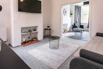 Lumley House - Delightful 2br Terraced House near Birmingham
