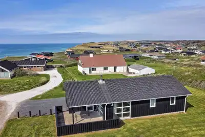 Image de \"Eyvin\" - 100m from the sea by Interhome