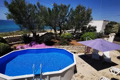 Image de Emma's Beachfront Villa with pool, by Apulia home